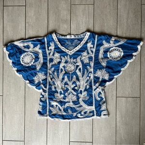 Anthropologie kindred size medium blouse blue white peasant boho embroidered